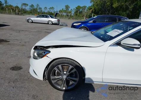 2016 Mercedes-Benz C 300 Luxury/Sport z USA, uszkodzony, nr VIN 55SWF4JB3GU155524